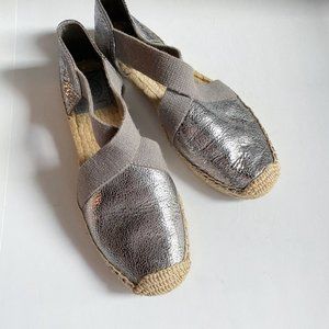 Tory Burch Silver Metallic Flat Espadrille Closed Toe Leather Flats 8
